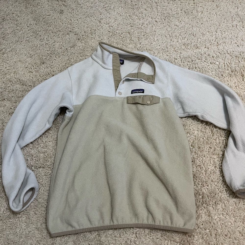 patagonia synchilla t strap white and beige size medium